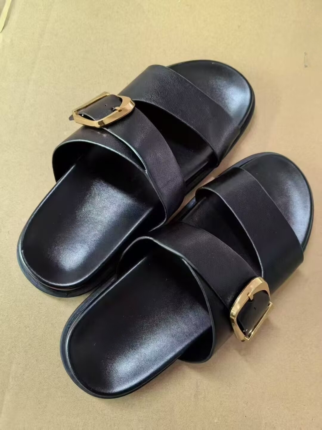 Women's New Temperament Fashion Joker Buckle Double Strap Design Flat-bottomed Platform Slippers.