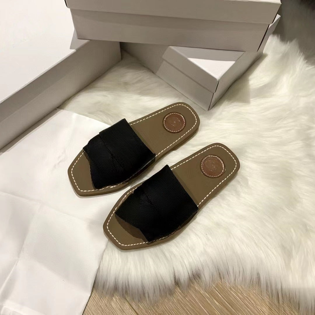 Women's new fashion Joker letter slippers wear girls' heart beach sandals with thick soles have a shoe box.