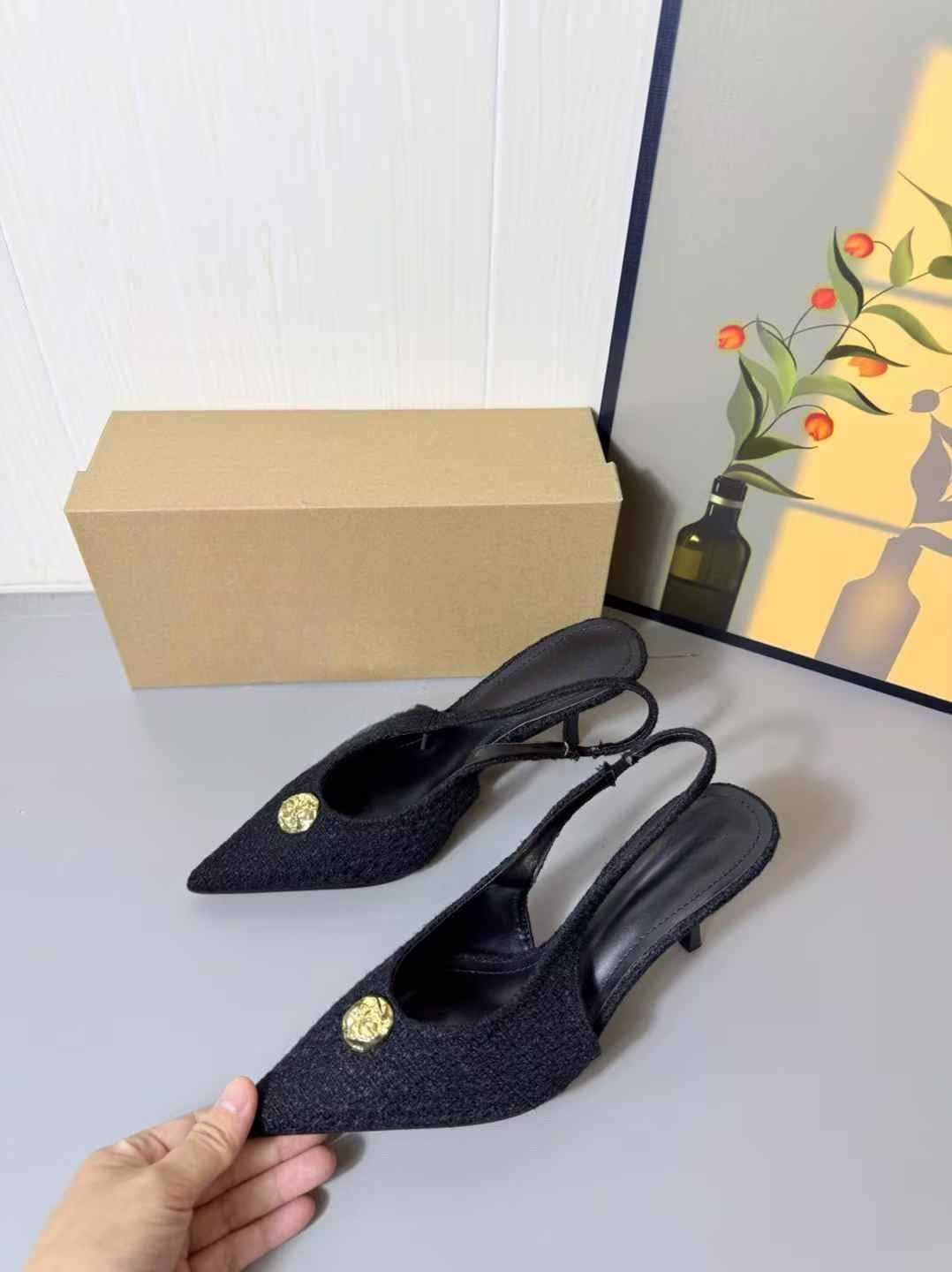 Women's New Temperament Fashion Joker Pointed Back Empty Design Stiletto Heels.