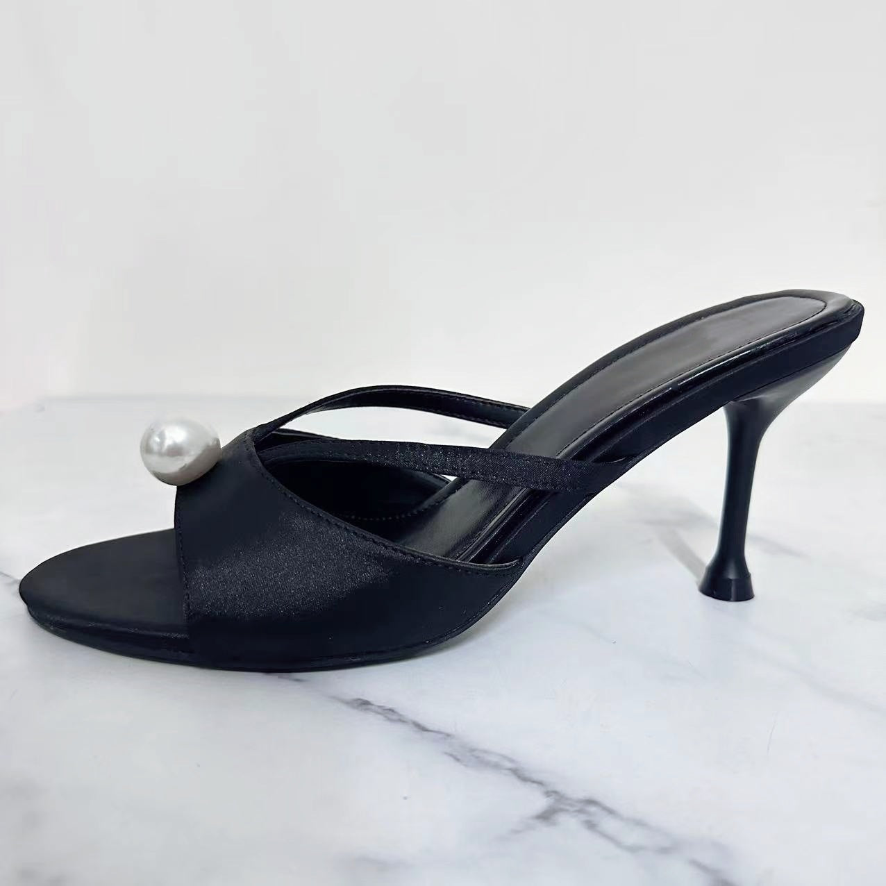 Women's New Fashion Joker Artificial Pearl High-heeled Round Toe Fashion High-heeled Sandals.