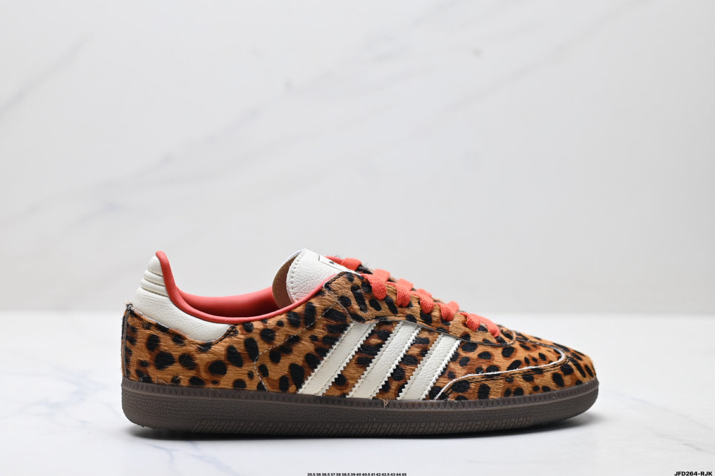 Men's and women's new leisure Joker Leopard-printed German training football style low-cut leisure sports shoes have a shoe box.