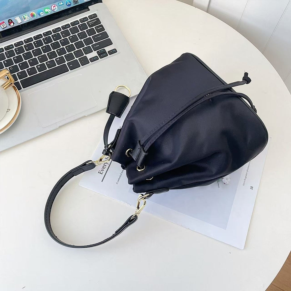 Women's 2025 Casual Joker Drawstring Design Bucket Bag Slung Retro Shoulder Bag Handbag.