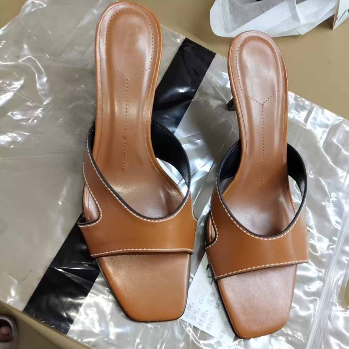 Women's New Fashion Joker Wearing Round-headed Stiletto Sandals and Slippers with Temperament.