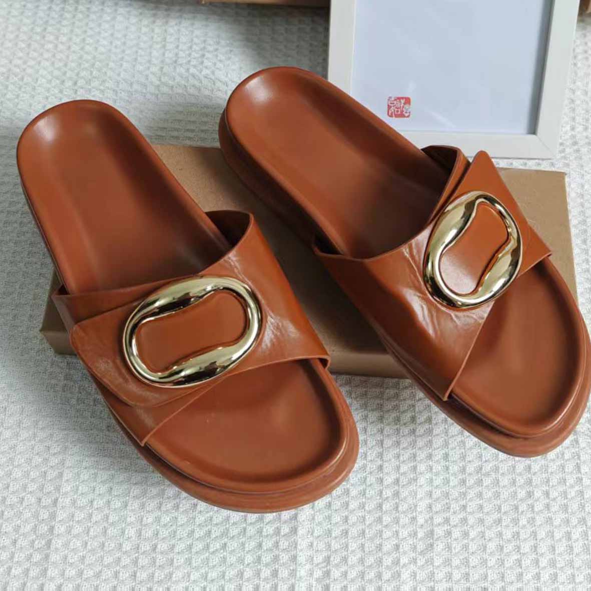 Women's New Fashion Casual Joker Gold Buckle Decoration Platform Sandals Sandals Ladies Sandals and Slippers.