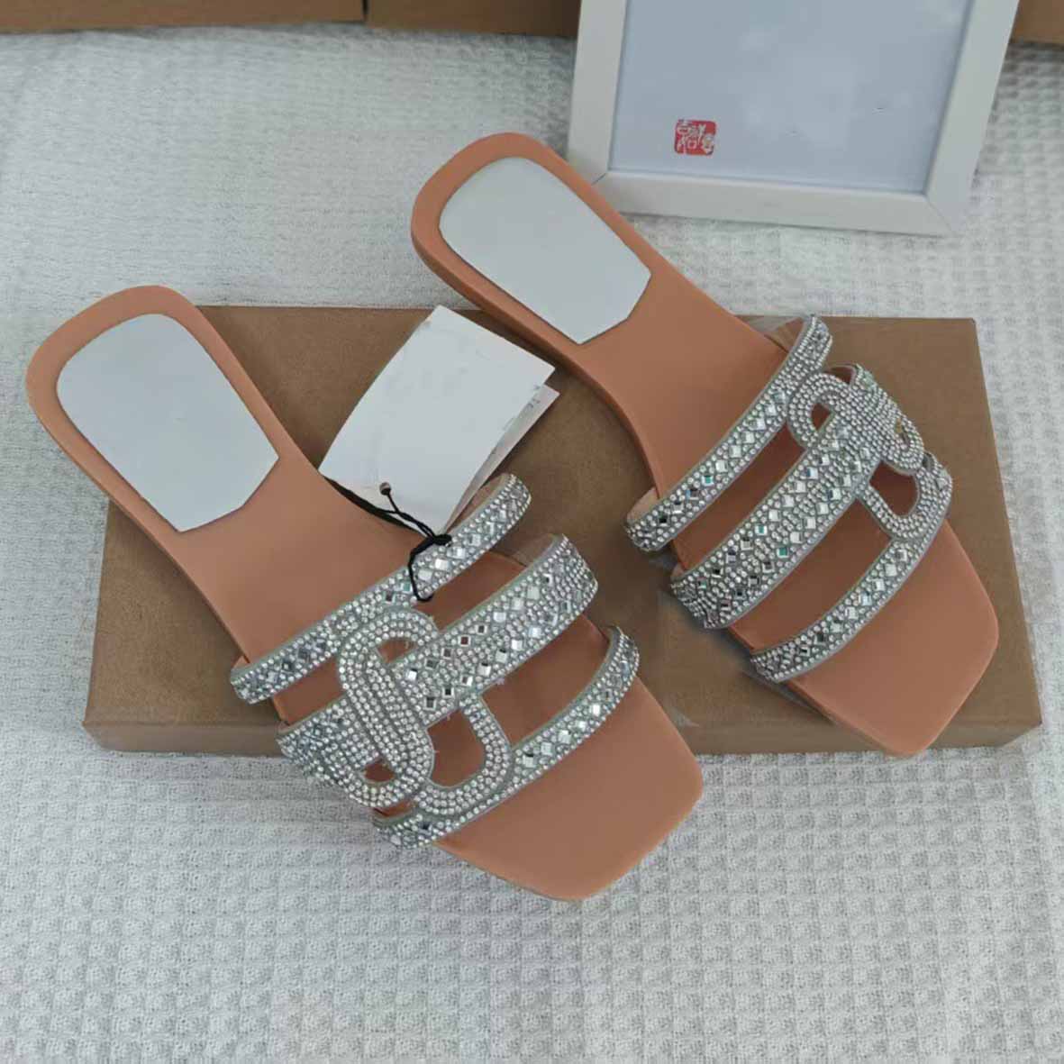Women's New Casual Joker Square Diamond Flat Bottom Joker Beach Sandals and Slippers