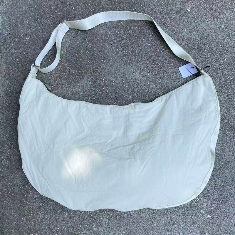 Men's and Women's Large-capacity Waterproof Nylon Lightweight Casual Joker Shoulder Slung Crescent Bag.