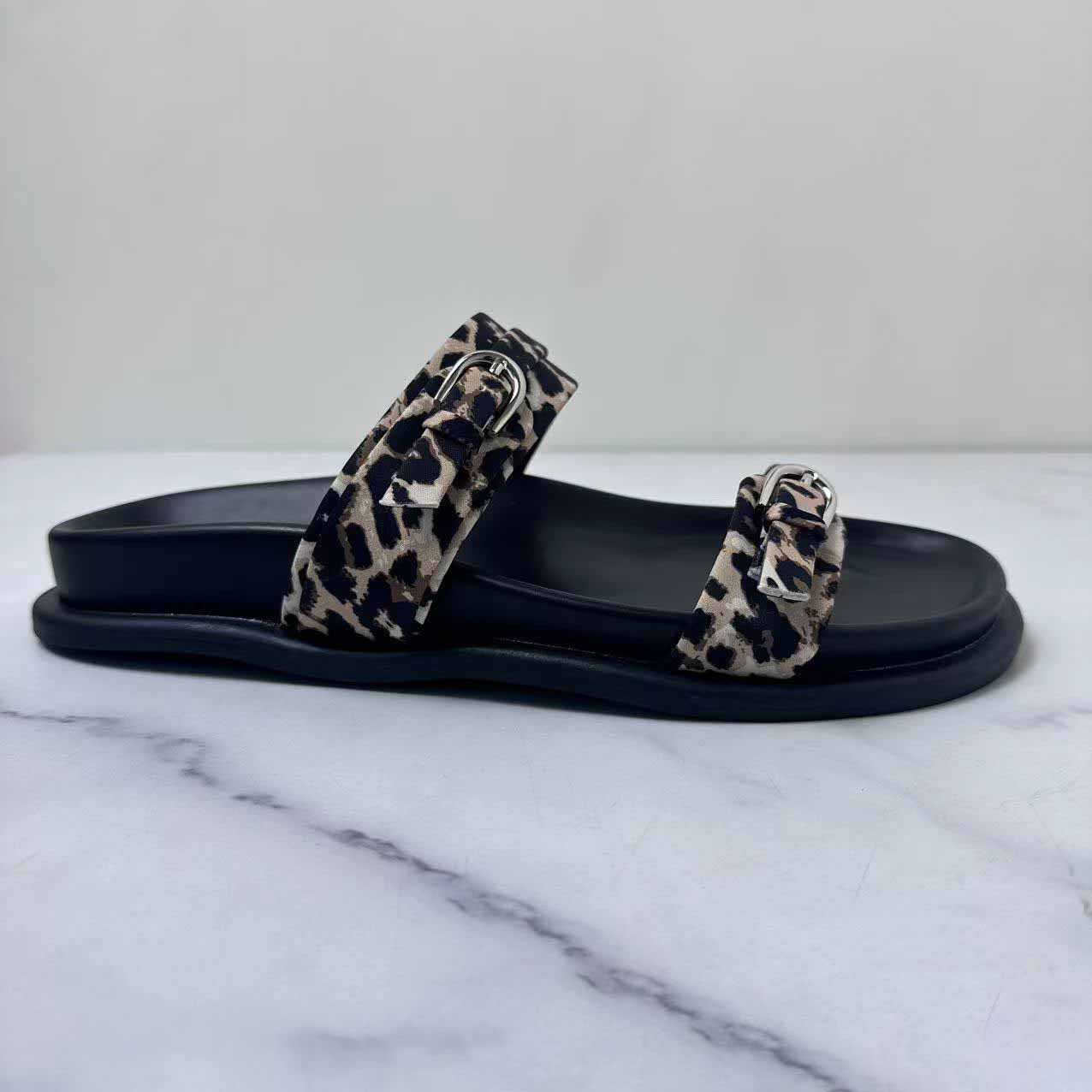 Women's New Casual Joker Leopard Print with Buckle Thick Bottom Fashion Casual Flat Sandals.