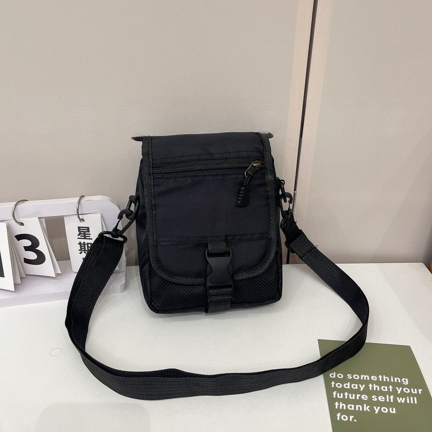 Men's and Women's Leisure Joker Sports Mobile Phone Bag with Adjustable Shoulder Strap Canvas Messenger Bag