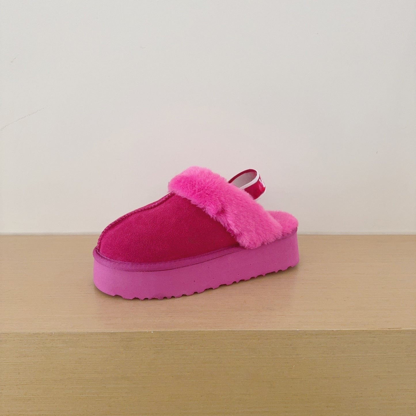Women's new winter platform letter elastic belt slippers have a shoe box.