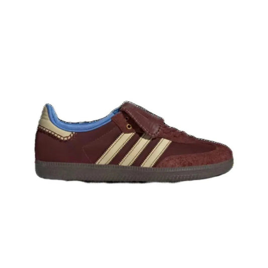 Men and women with the same new fashion Joker lace-up non-slip wear-resistant shoes have a shoe box.