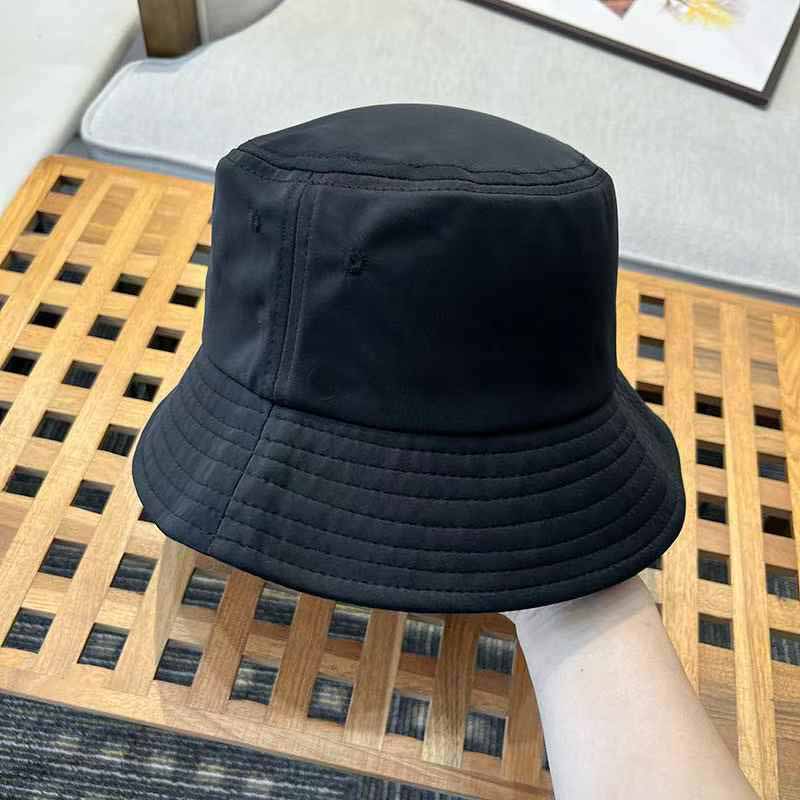 LU Men and women with the same 2025 new fashion Joker outdoor sunscreen UV visor.