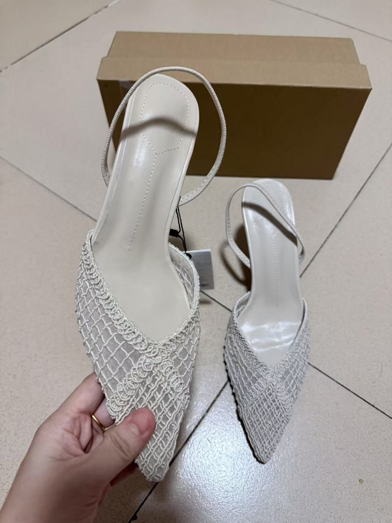 Women's new summer fashion Joker hollow design woven cat heels.