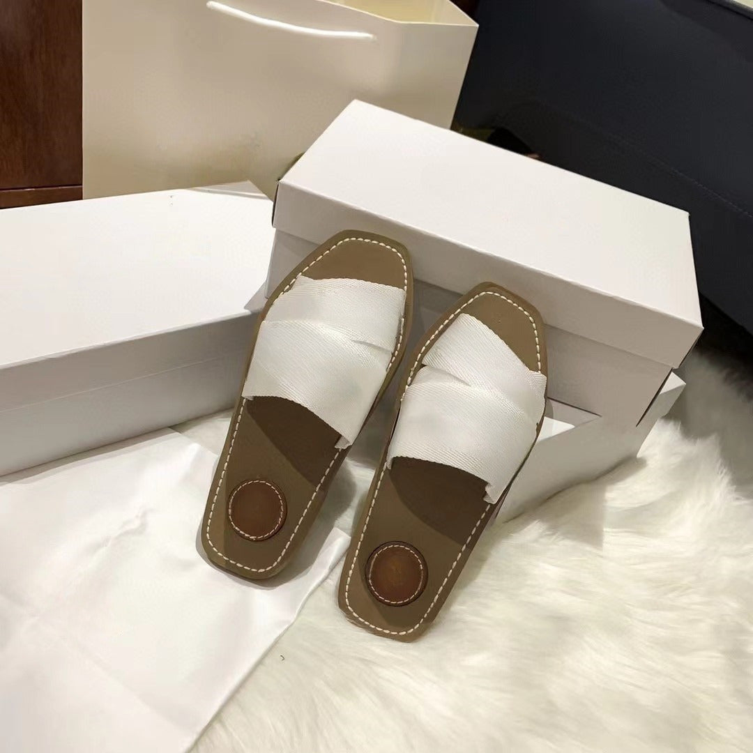Women's new fashion Joker letter slippers wear girls' heart beach sandals with thick soles have a shoe box.