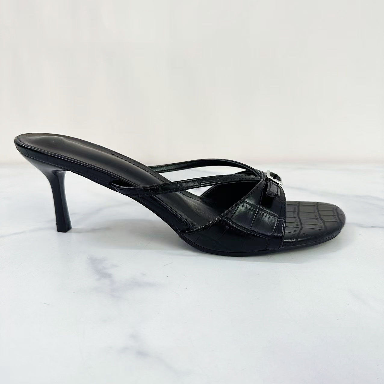 Women's 2025 New Fashion Joker Crocodile High-heeled Stilettos with Round Head Buckle Sandals.