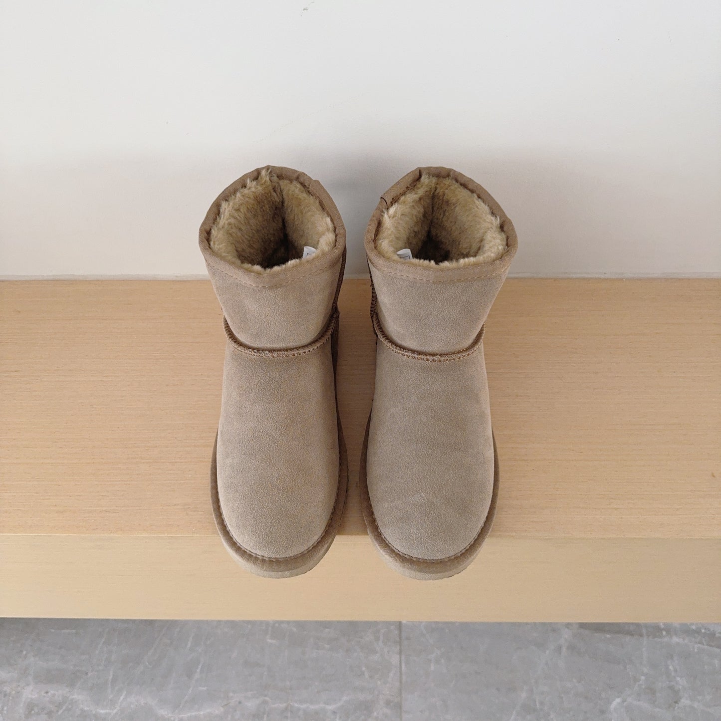 New short tube thickened winter snow boots have a shoe box