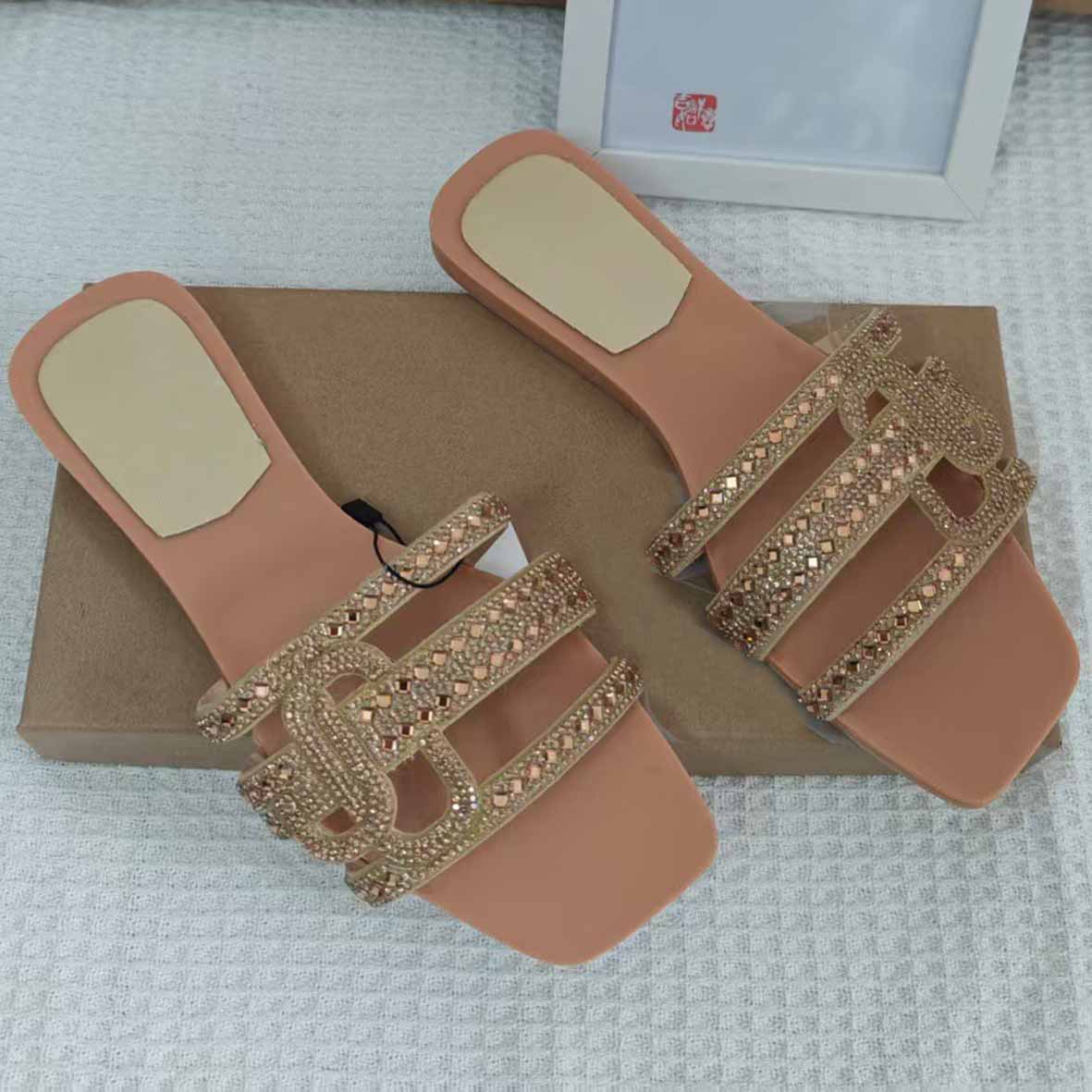 Women's New Casual Joker Square Diamond Flat Bottom Joker Beach Sandals and Slippers