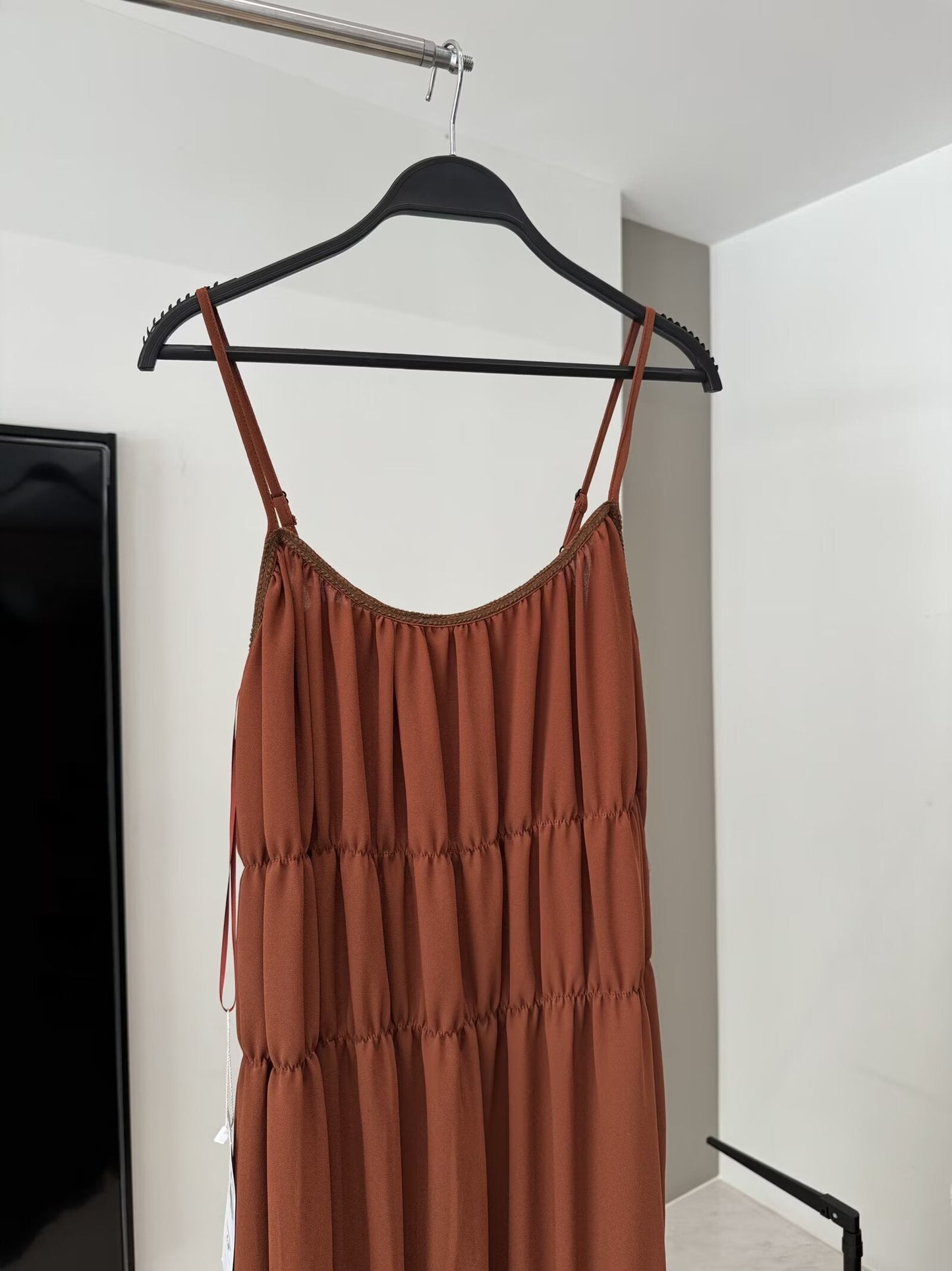 2025 Women's new fashion embroidered pleated suspender MIDI dress