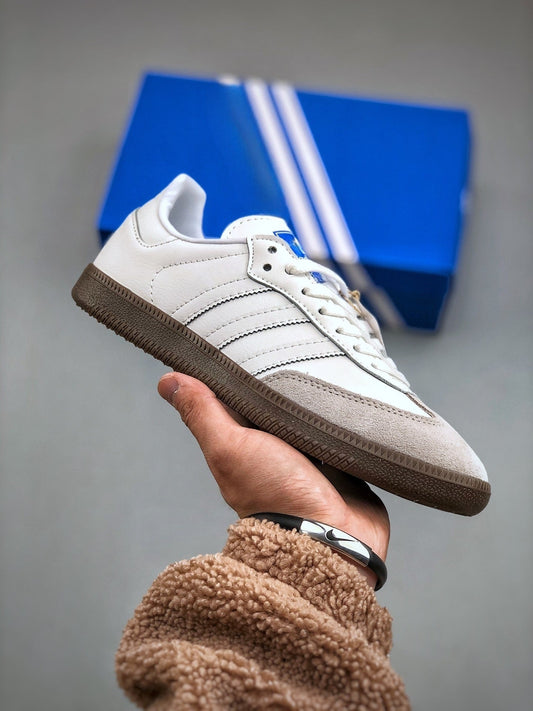 Men's and women's casual joker high quality suede upper sneakers have a shoe box.