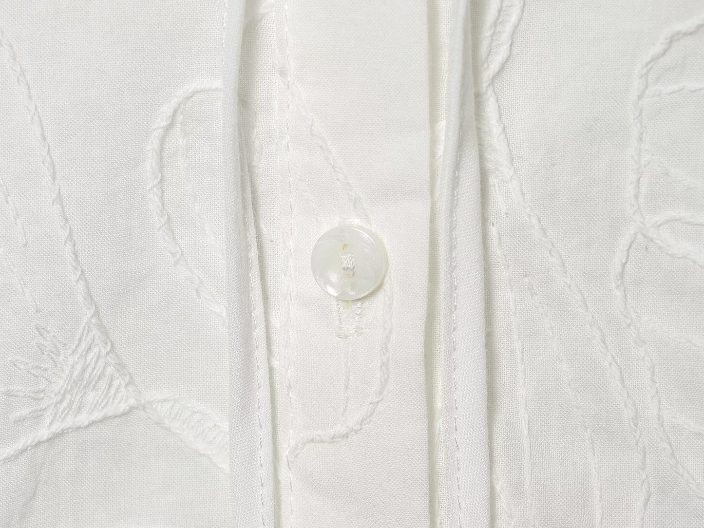 Women's new small round Neck embroidered shirt
