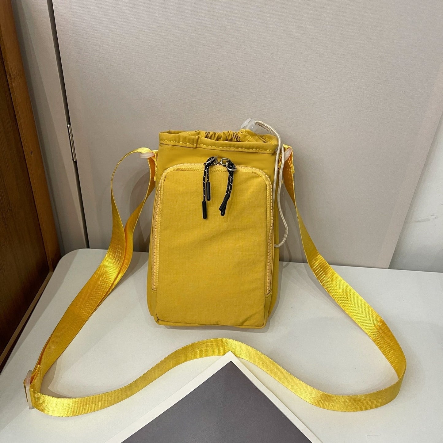 Men's and Women's Leisure Versatile Sports Adjustable Shoulder Strap Multifunctional Water Cup Mobile Phone Messenger Bag