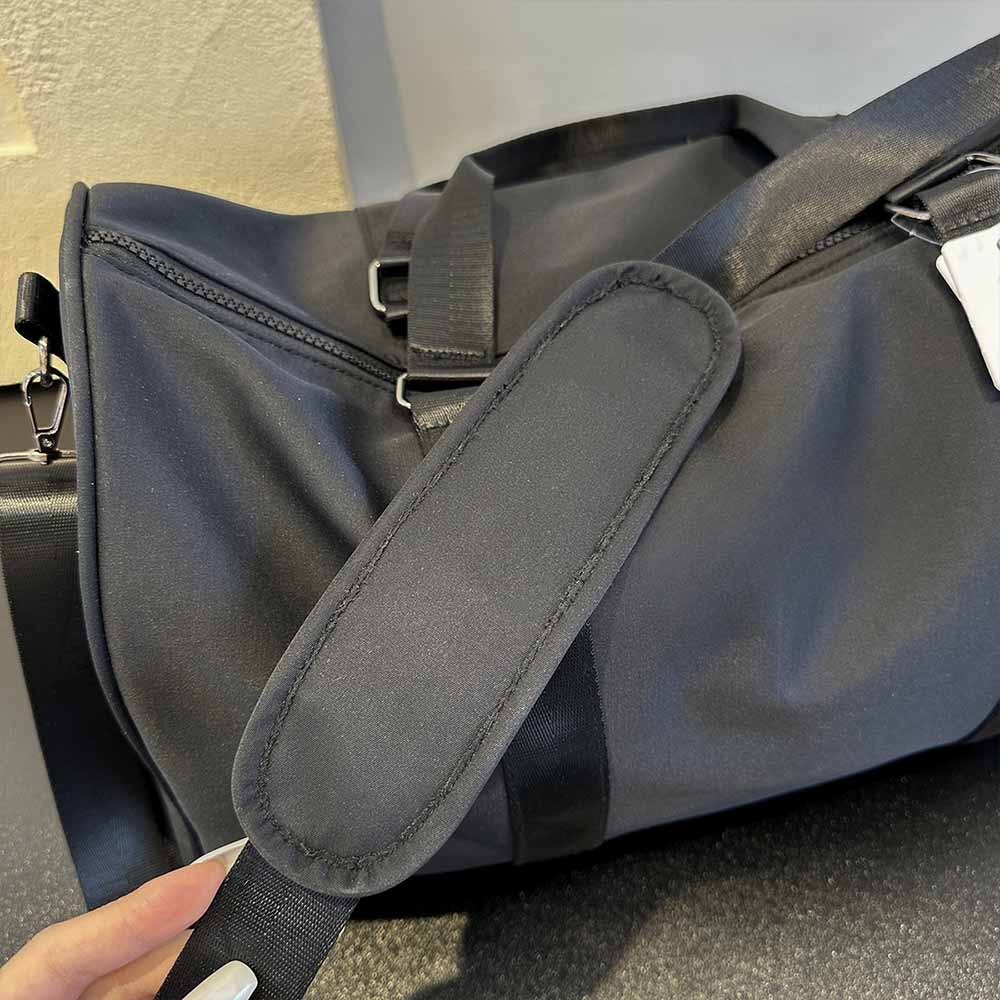 Men's and Women's Fitness Bags, Portable Training Bags, Sports Bags, Independent Shoes, Large-capacity Travel Bags.