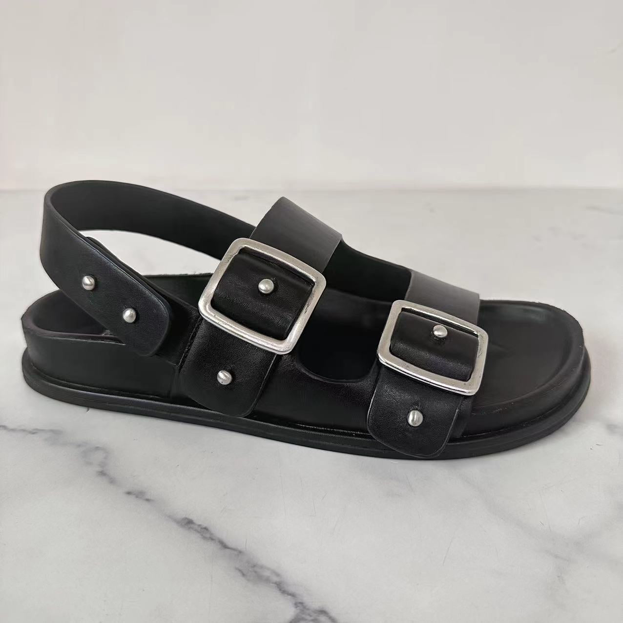 Women's New Casual Joker Rivet Decorative Flat-bottomed Beach Slippers Sandals