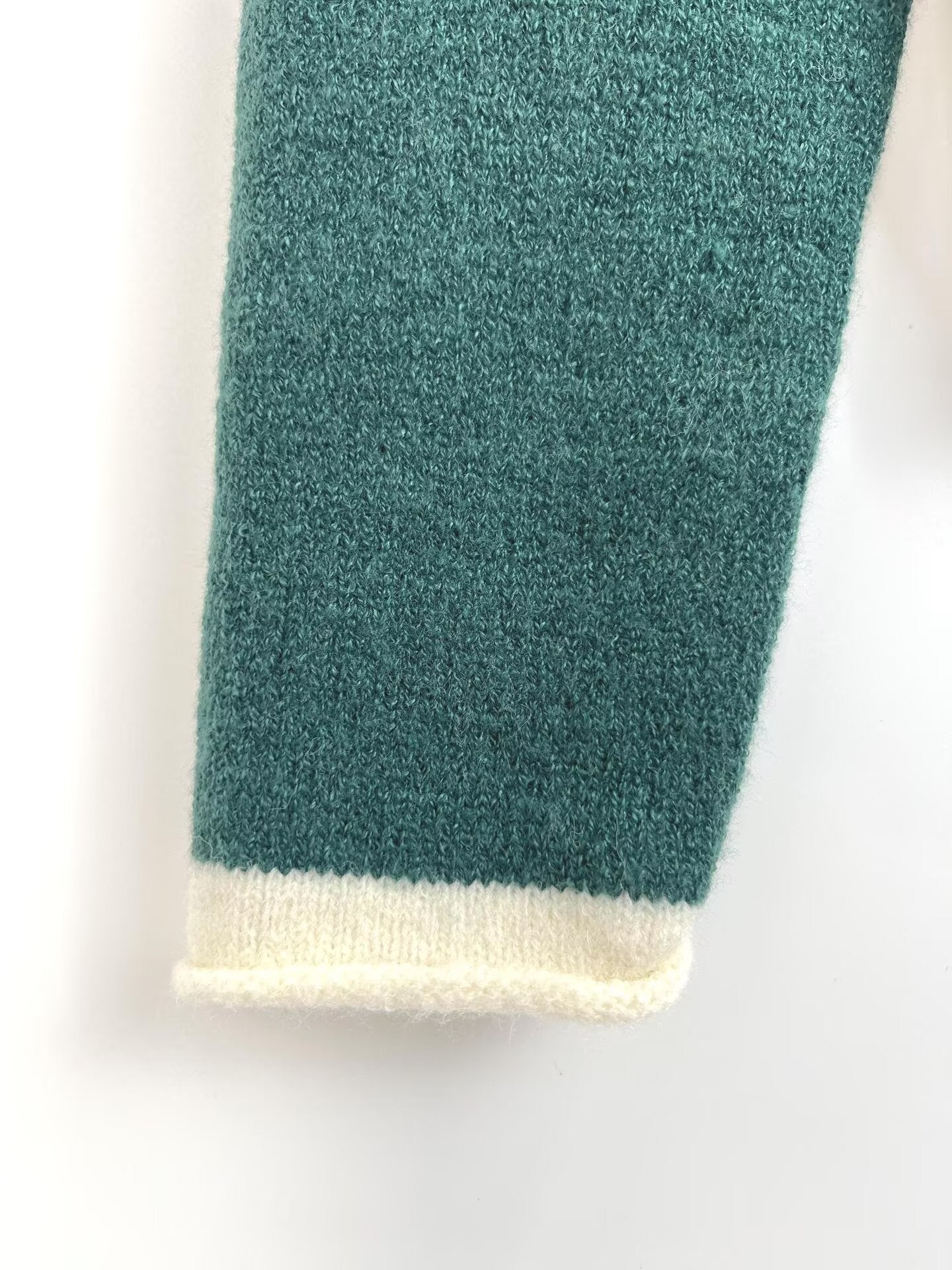 Women's new fashion O Neck long sleeved contrasting knitted Coat