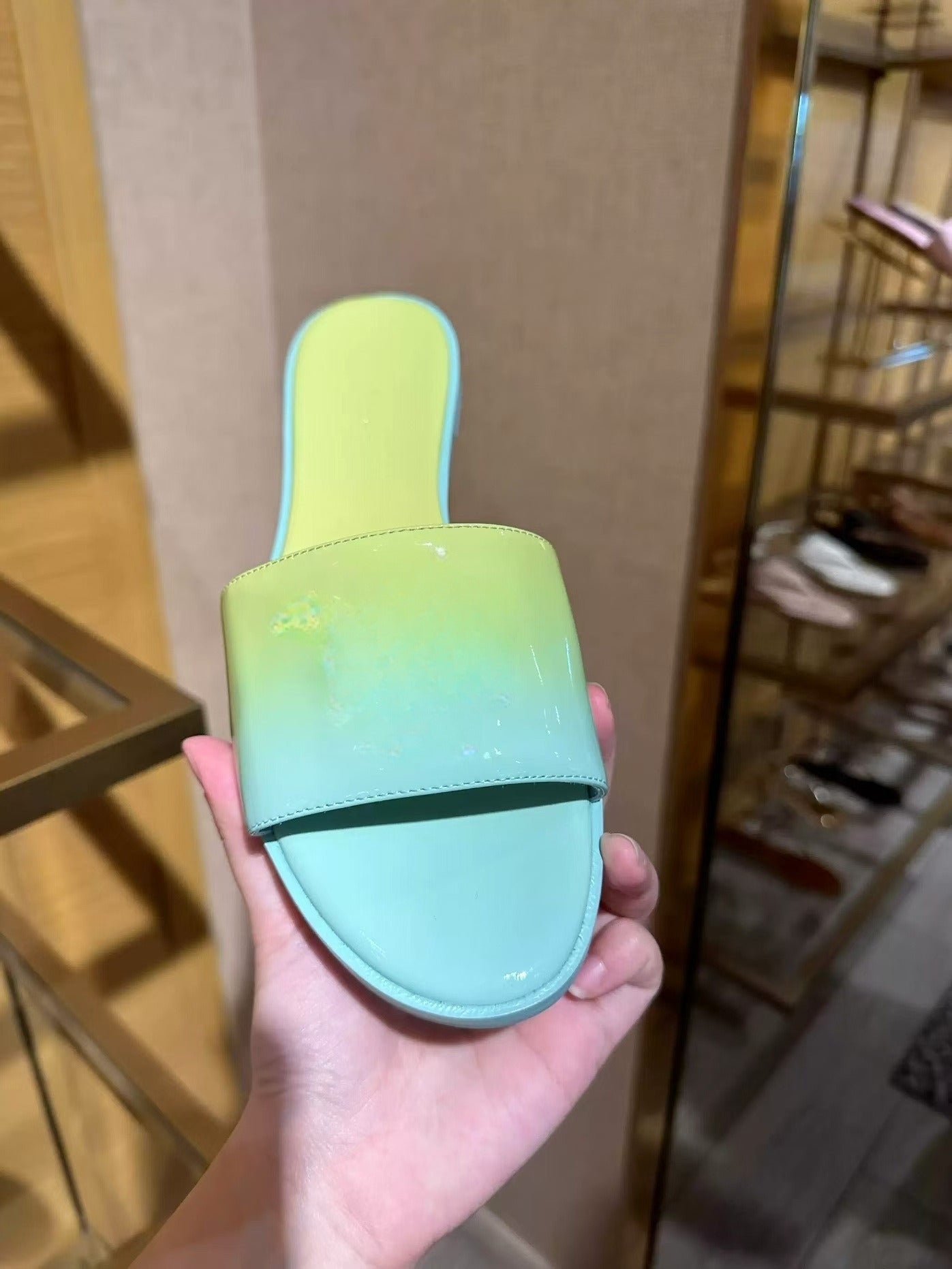 Women's new fashion Joker jelly-colored slippers word slippers low-heeled candy-colored shoes have a shoe box.