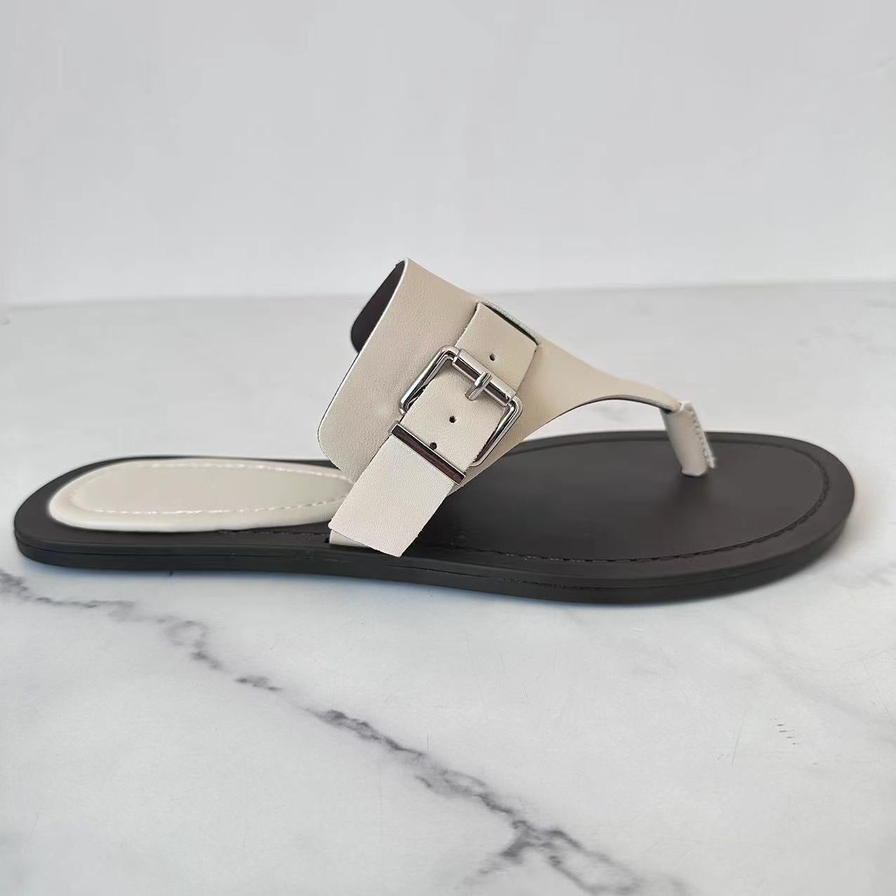 Women's New Fashion Joker Round-headed Flat Slippers Women Wear Sandals and Slippers Outside Their Feet.