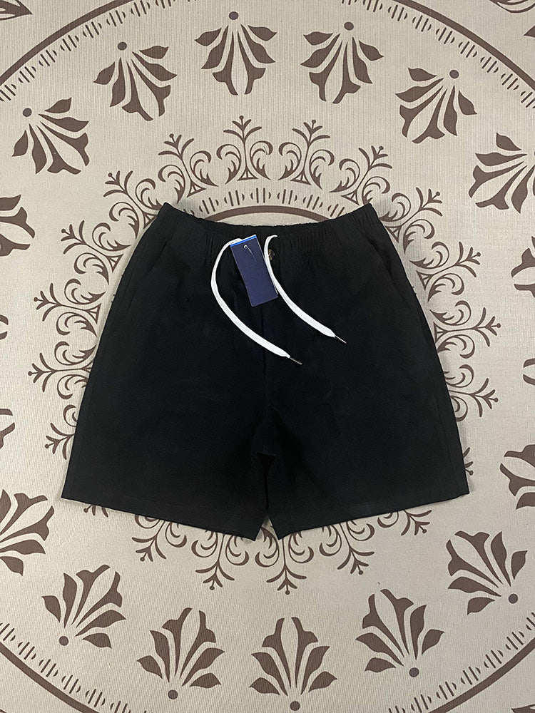Men and women with the same new Joker couple style elastic waist zipper casual shorts.