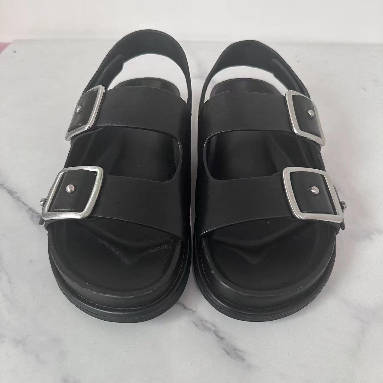 Women's New Casual Joker Rivet Decorative Flat-bottomed Beach Slippers Sandals