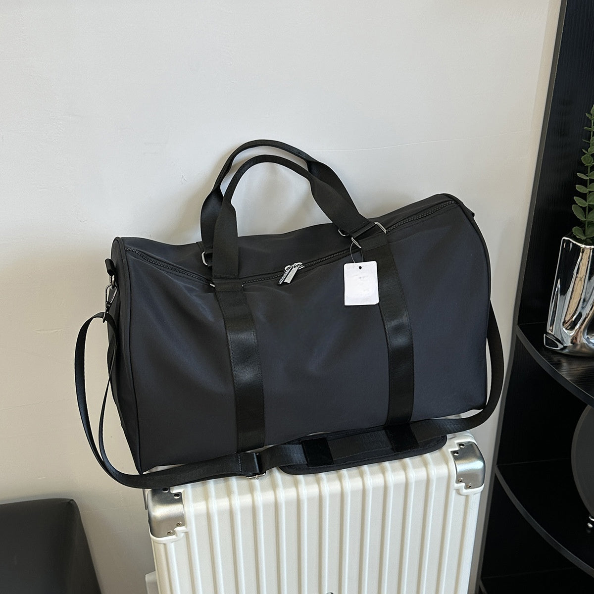 Men's and Women's Fitness Bags, Portable Training Bags, Sports Bags, Independent Shoes, Large-capacity Travel Bags.