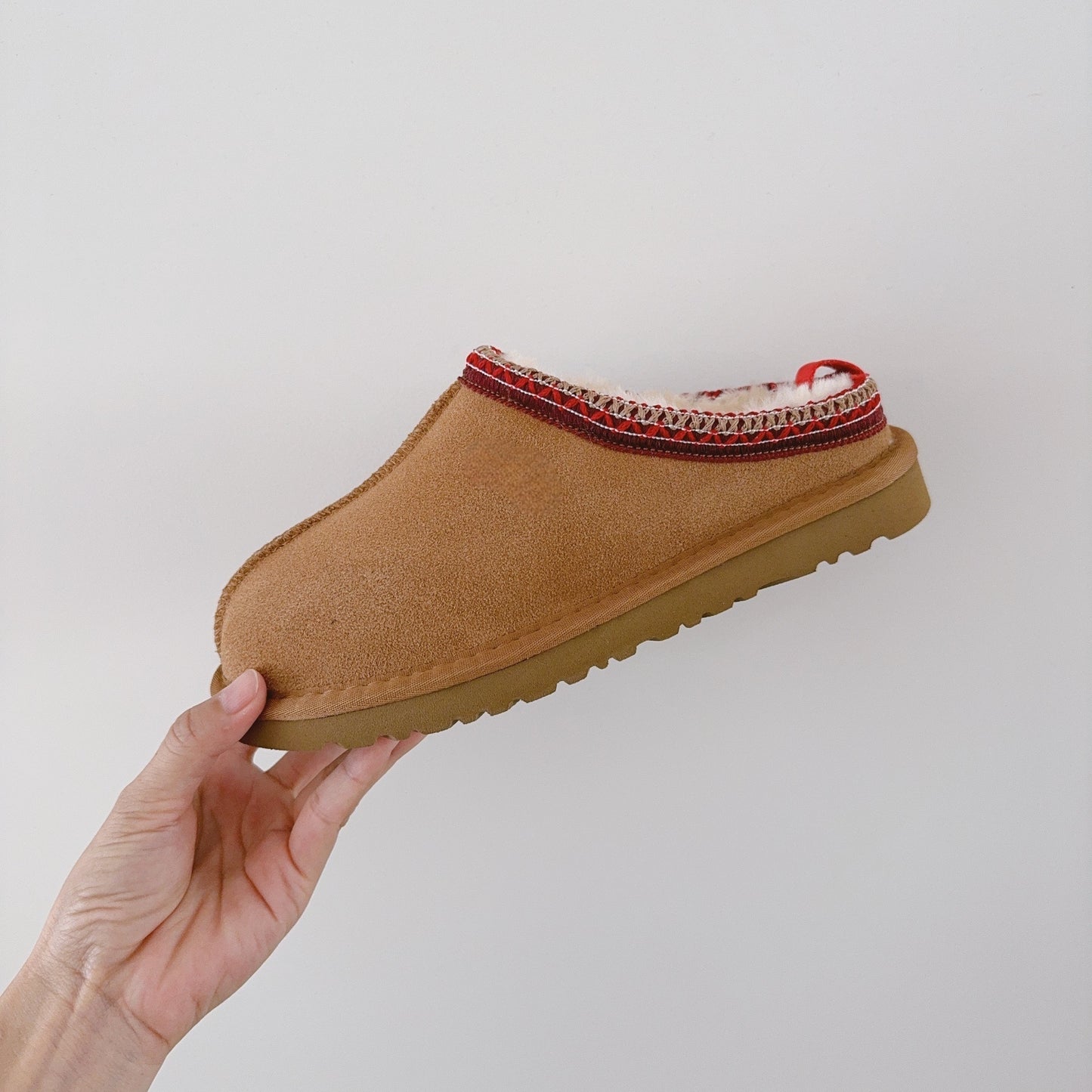 Women's new winter thick-soled short-sleeved snow boots have a shoe box