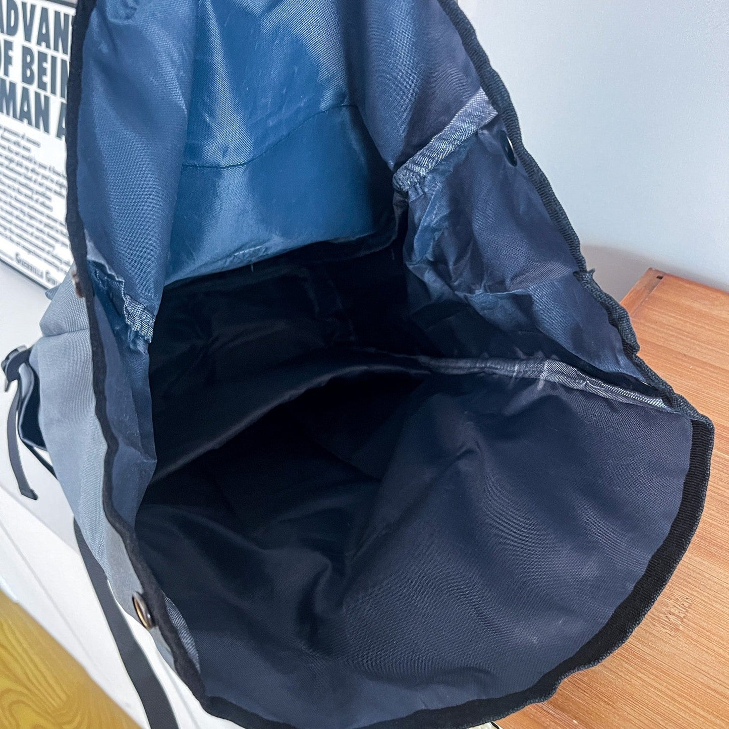 Men and women with the new fashion, leisure, versatile, large-capacity waterproof business bag, travel bag and shoulder bag.